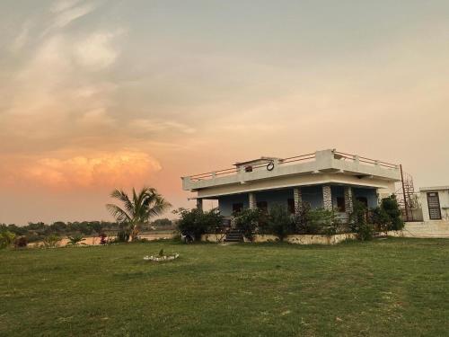 Jera farmhouse & Lakeside stay