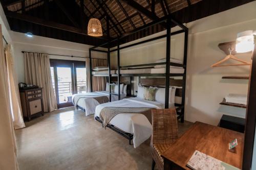 2 double beds, 2 twin beds