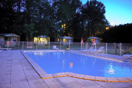Úszómedence, Camping Portes d'Ariège (Camping Portes d'Ariege) in Pamiers