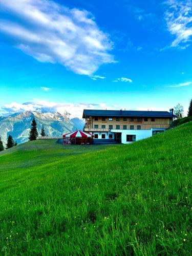 GLOCKNERALM - HIKING- and SKIHOTEL exklusively accessible by cable car in Zell am See, Österreich