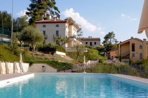Bassein, Apartment in historic villa with pool and Tennis in Serrungarina