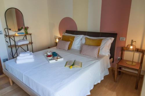 Apartment in historic villa with pool and Tennis in Serrungarina