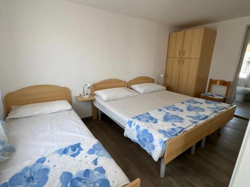 One-Bedroom Apartment image 7