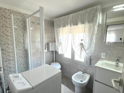One-Bedroom Apartment image 6