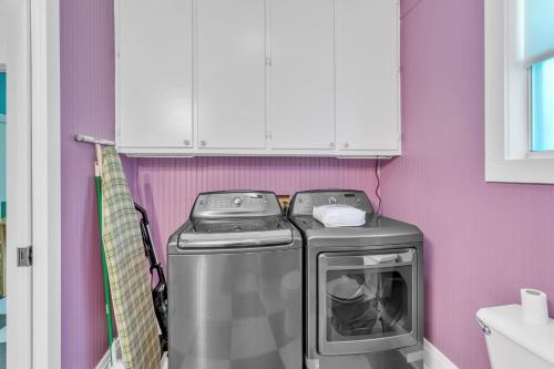 Retro Revival with Modern Comfort - A Mid-Century Gem in Gonzales LA - image 7
