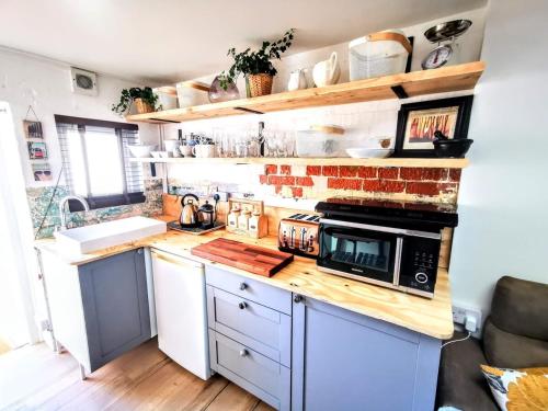 Kitchen, Gorgeous Apartment near Bournemouth Beach in Boscombe East
