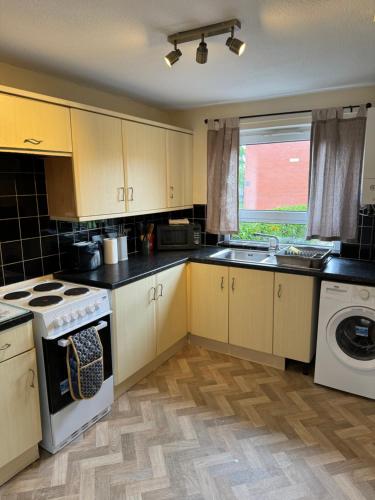 Quiet, Sleeps 12, 2 bathrooms, Lots of parking, KIA 2