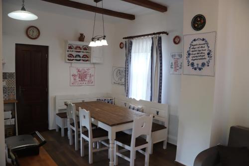 Létesítmények, Tulipános Pihenőház Abádszalók (Tulipanos Pihenohaz Abadszalok) in Abádszalók