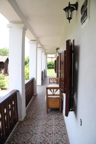 Erkély/terasz, Tulipános Pihenőház Abádszalók (Tulipanos Pihenohaz Abadszalok) in Abádszalók