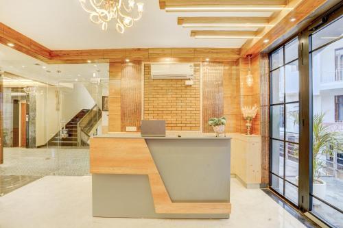 Alaya Stays Serene Woods With Lift & Restaurant in Dharampur