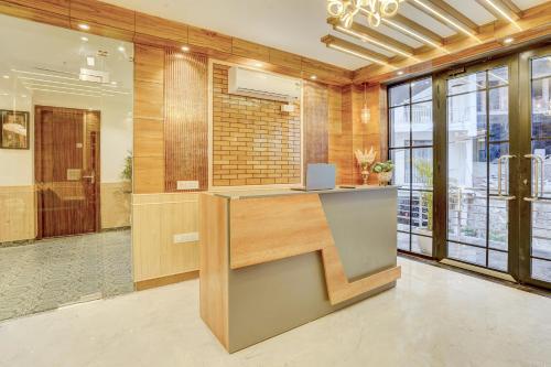 Alaya Stays Serene Woods With Lift & Restaurant in Dharampur