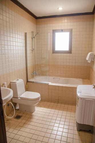 One-Bedroom Apartment image 9
