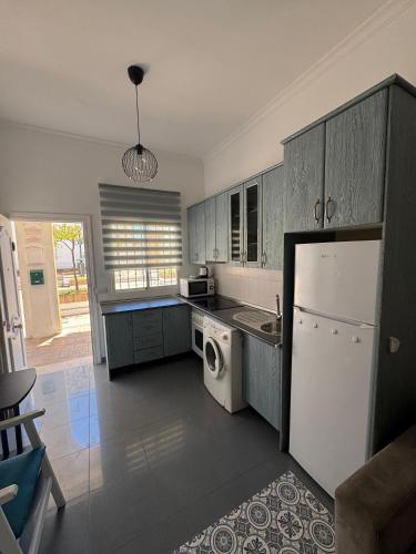 One-Bedroom Apartment image 9