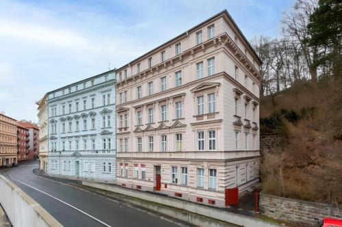 Promenade View Apartment - image 2