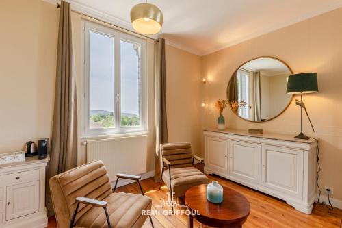 La Tour de lEstuaire Panoramic Sea View & Private Terrace - image 5