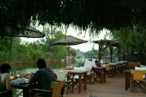 Tranquilla River Lodge - image 8