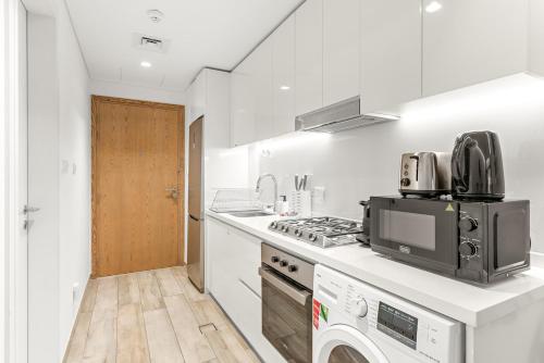 Business Bay Studio Near Dubai Mall, Burj Khalifa & Downtown Hotspots, Dubai (photo 7)