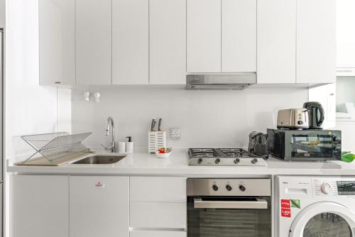 Business Bay Studio Near Dubai Mall, Burj Khalifa & Downtown Hotspots, Dubai (photo 3)