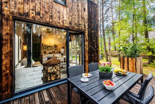 Domek w lesie z jacuzzi, sauną i kominkiem - drewno w cenie pobytu - nad jeziorem Kaszuby (Domek lubiana180 WABI SABI w lesie jacuzzi sauna kominek - drewno w cenie pobytu - nad jeziorem Kasz) in Lubiana