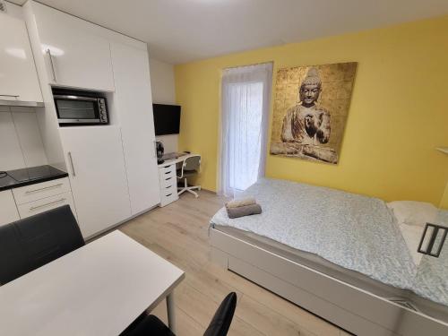 City Center Zurich Downtown Studio with Balcony Erlach - Self Checkin, Zúrich (foto 3)