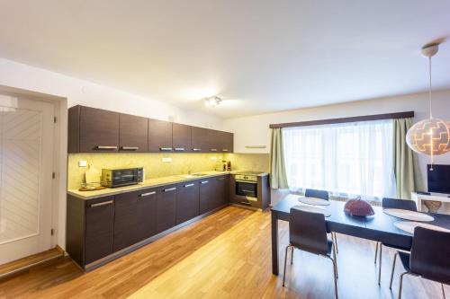 Cocina, Bezauberndes Gästehaus in Satov (Bezauberndes Gastehaus in Satov) in Satov