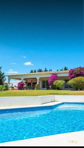 Exclusive Secluded Villa with Private Pool Hot tub & BBQ -7 Minutes from Marbella" gîte à louer Atalaya Golf & Country Club