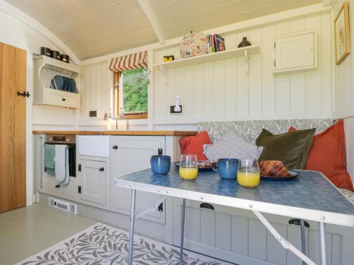 Exterior view, Spindle in South Leigh