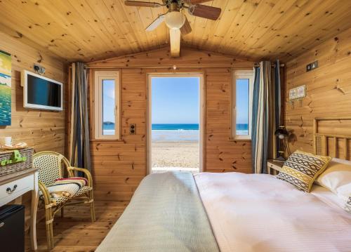 Tolcarne Beach Cabins in Newquay City Center