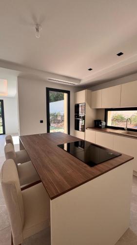 Cucina, Beautiful Luxury Villa with Pool in Antibes in Trois Moulins