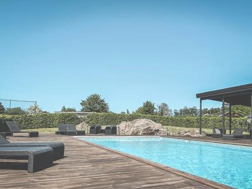 Golfinspirerat boende med cyklar, pool och tennisbana in Torekov