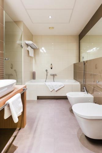 2 bedrooms, 3 beds