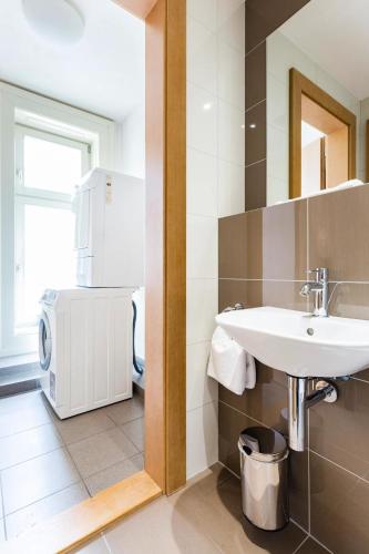 Two-Bedroom Penthouse with Terrace image 6