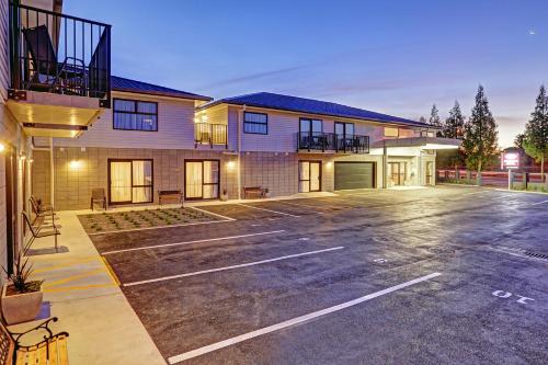 BKs Premier Motel Hamilton - Accommodation