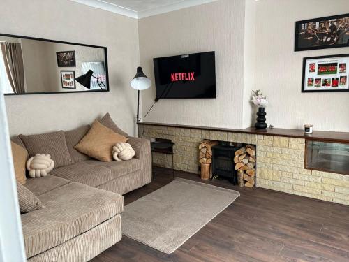 Anfield Home - Sleeps 7 - 1 min walk to Stadium!, Ливерпуль (фото 6)