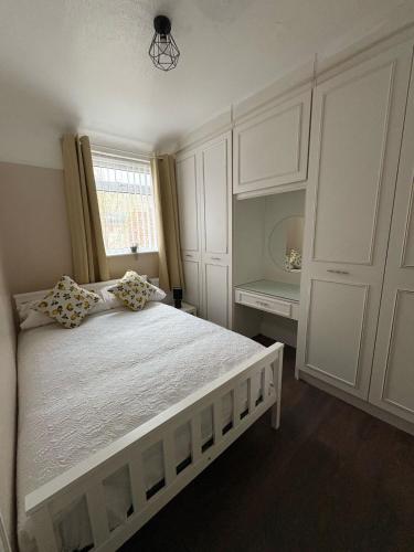 Anfield Home - Sleeps 7 - 1 min walk to Stadium!, Ливерпуль (фото 11)