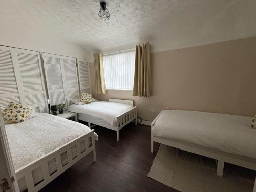 Anfield Home - Sleeps 7 - 1 min walk to Stadium!, Ливерпуль (фото 10)