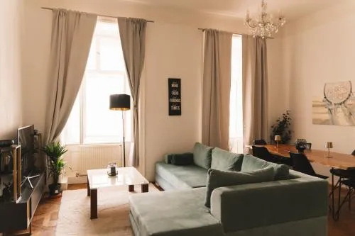 Designer Historical 2BD Apartment by Wien Mitte in Wien, Österreich