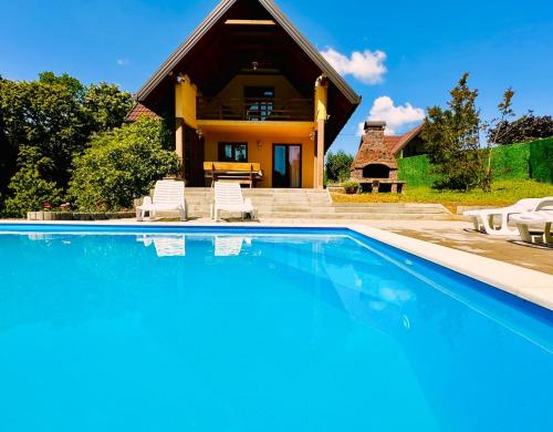 Peldbaseins, Foresta Home in Gradacaca