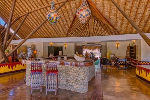 Bar/salonek, Hotel Punta Teonoste Boutique Beachfront Resort in El Limon