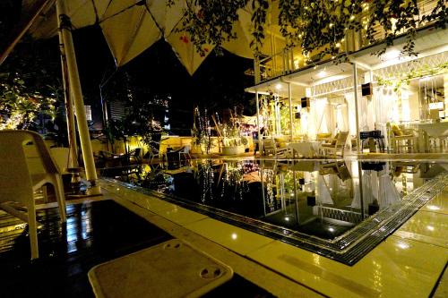 Piscina, To The Moon in Chiang Mai