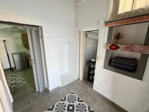 Manousos Fisherman's House in ตริพิตี