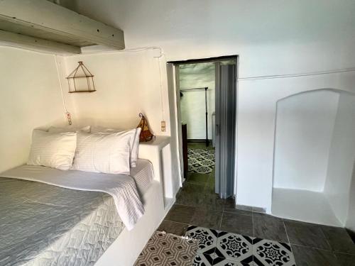 Manousos Fisherman's House in ตริพิตี