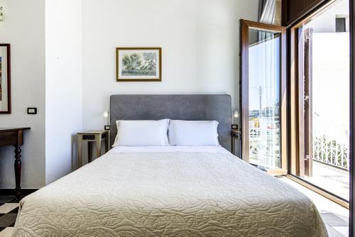 Double Room Sea View with terrace image 10