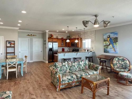 Beachgate Condo Suites and Hotel 341 condo - image 2