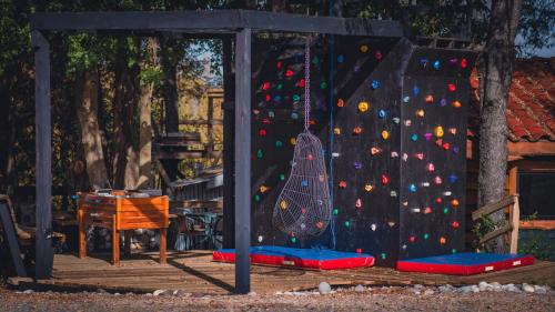 Spēļu laukums, Cabañas Sendero del Zorro (Cabanas Sendero del Zorro) in Coihueco