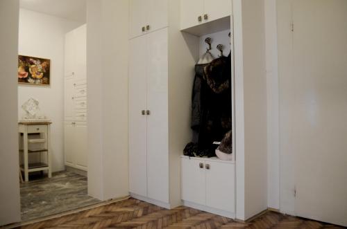 Classy and cozy near Tasmajdan park and Flower Piazza - image 2