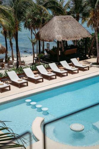Beachfront Staff n Cook, Luxury 8 Bed Villa in Tulum