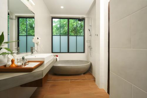 Deluxe Double Room with Patio or Balcony - image 2