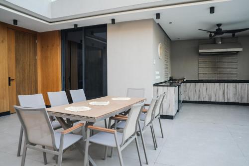 ห้องครัว, H2O Villa in อัลรามา