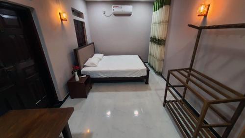 Double Room image 3
